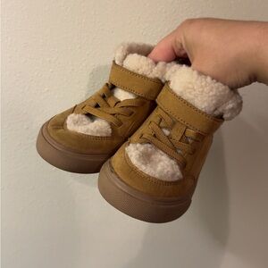 Old Navy Cozy Tan Sherpa Kids Shoes
